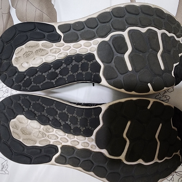 New Balance Women's Black and Purple Running Shoes - Picture 5 of 6